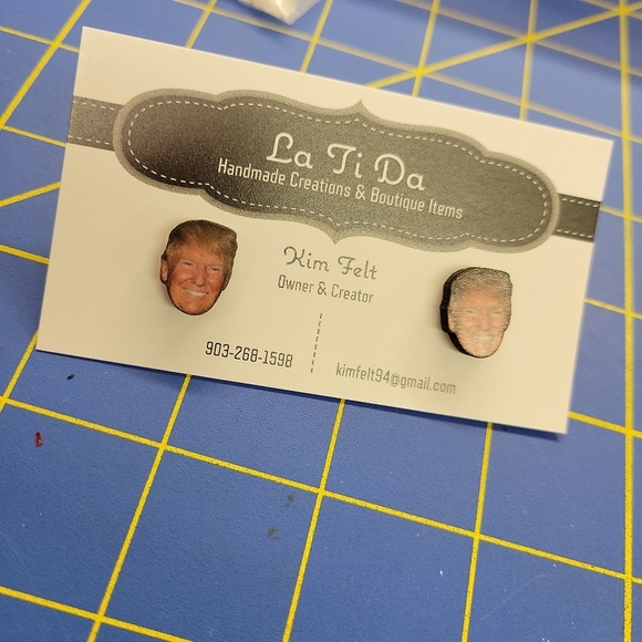 Trump Face Earrings 1/2" Stud - Picture 4 of 4